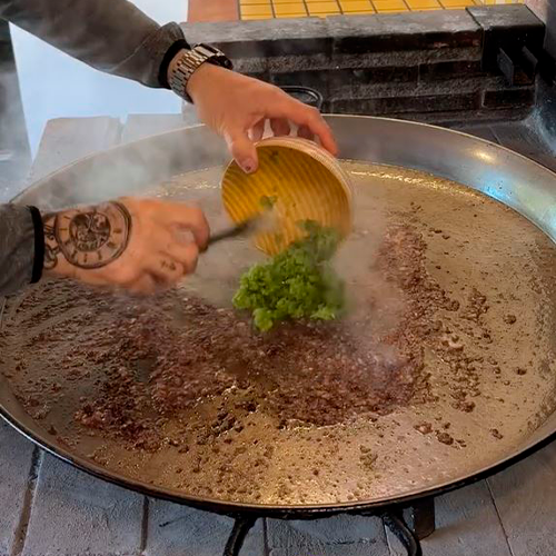 5.- Faire revenir la tomate avec le paprika