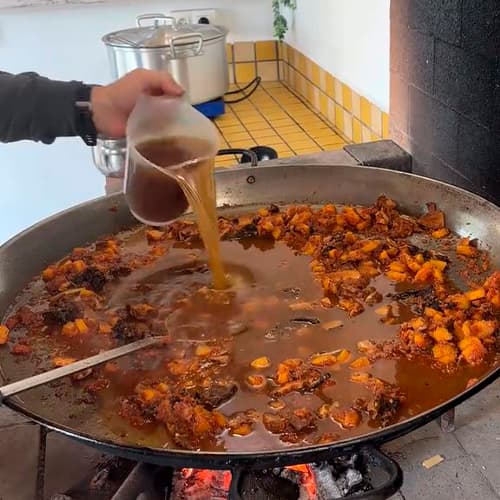 5.- Faire revenir la tomate avec le paprika