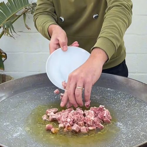 2.- Coupez le poulpe et faites-le frire