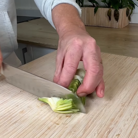 2.- Coupez le poulpe et faites-le frire