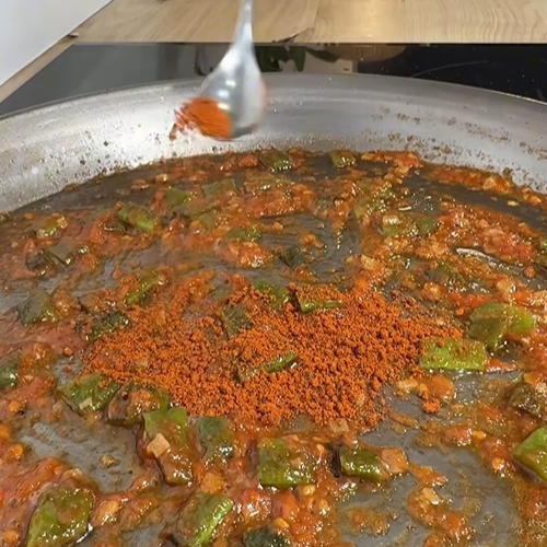 6.- Réduire la tomate