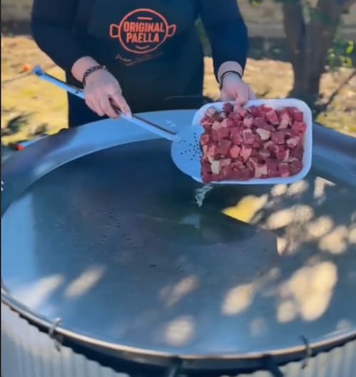 2.- Coupez le poulpe et faites-le frire