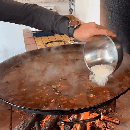 6.- Ajoutez les calamars et mélangez