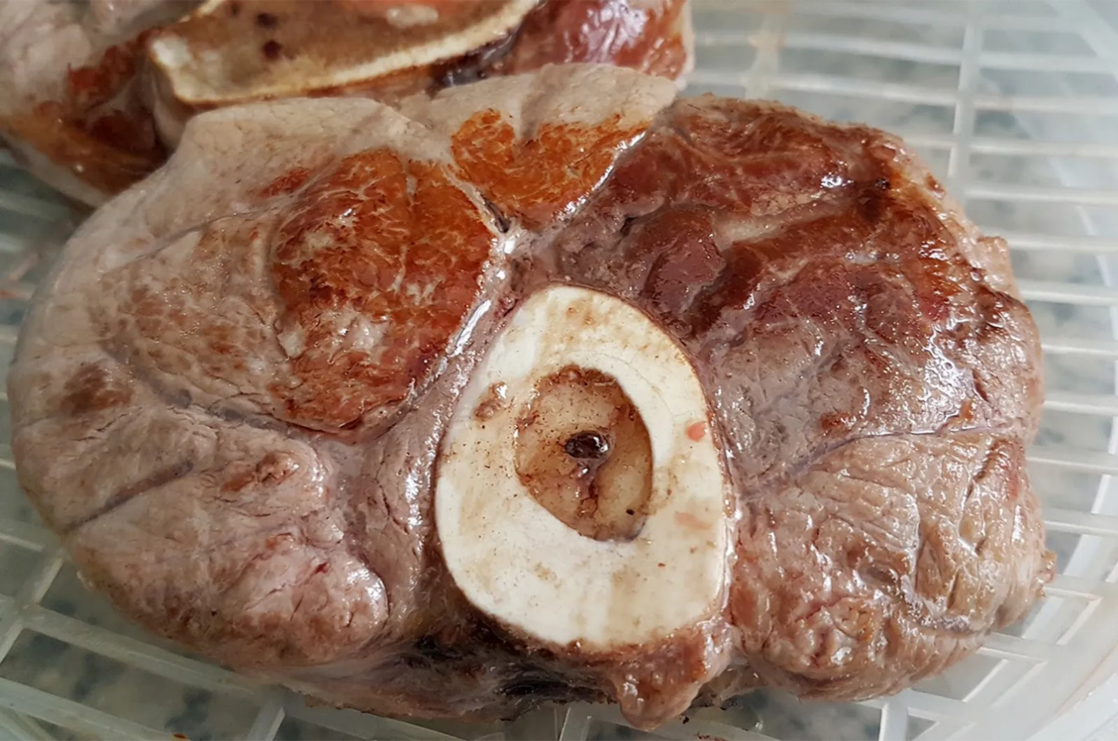 2.- Faire dorer l'ossobuco et réserver.