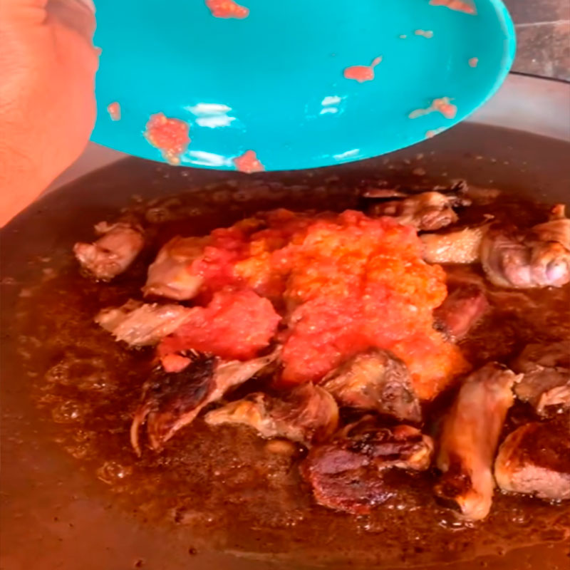 4.- Nous préparons le sofrito
