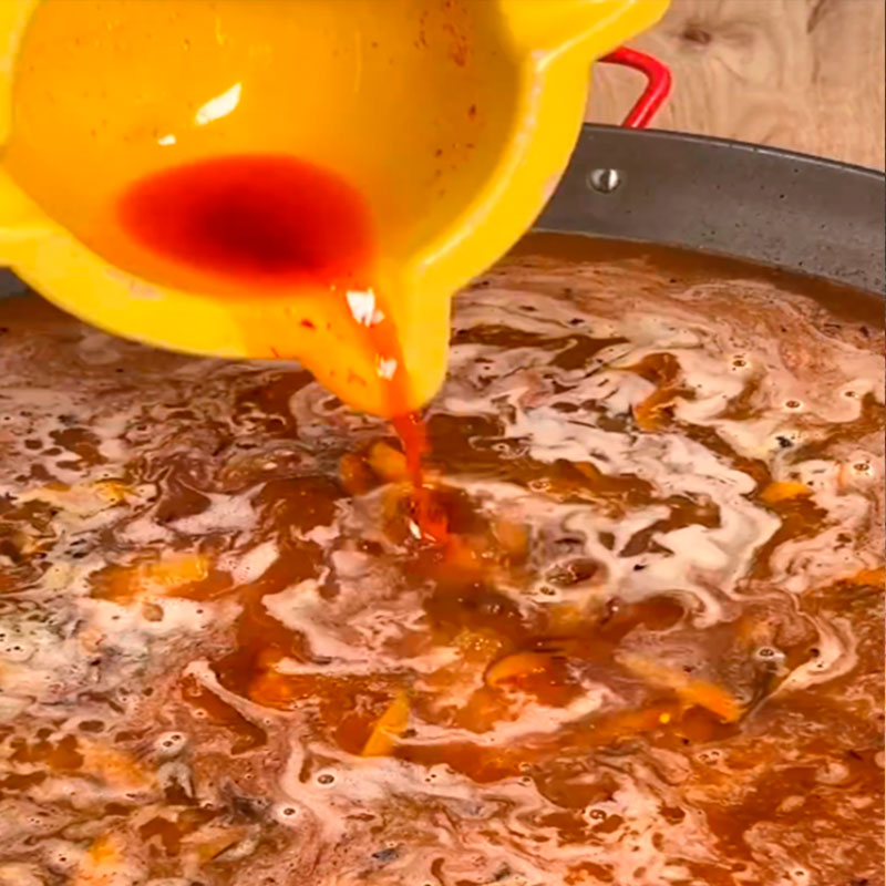 10.- Versez le bouillon et laissez bouillir 10.- Versez le bouillon et laissez bouillir
