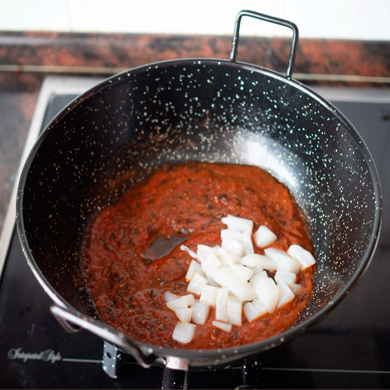 5.- Ajouter la seiche et le sofrito