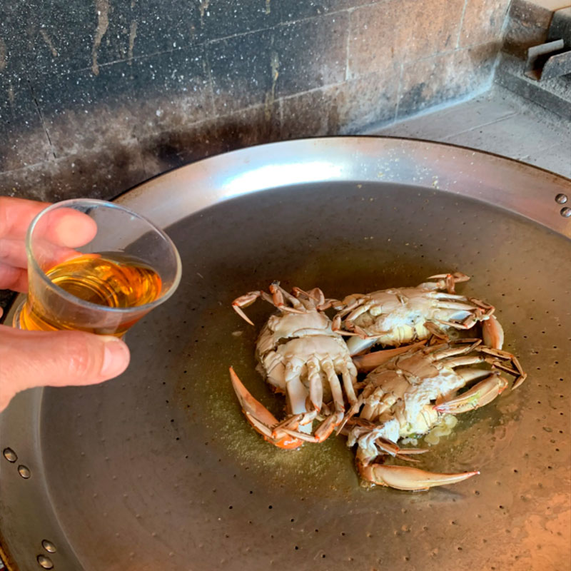 2.- Nous flambons les crabes bleus