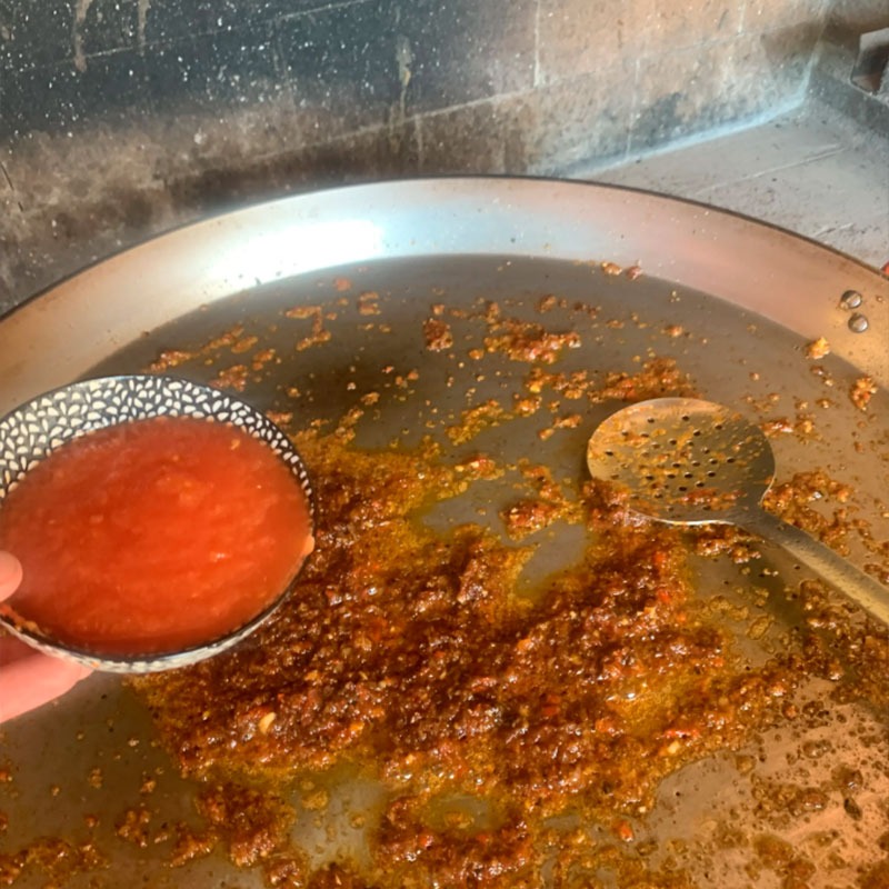 7.- Ajouter la tomate mûre râpée