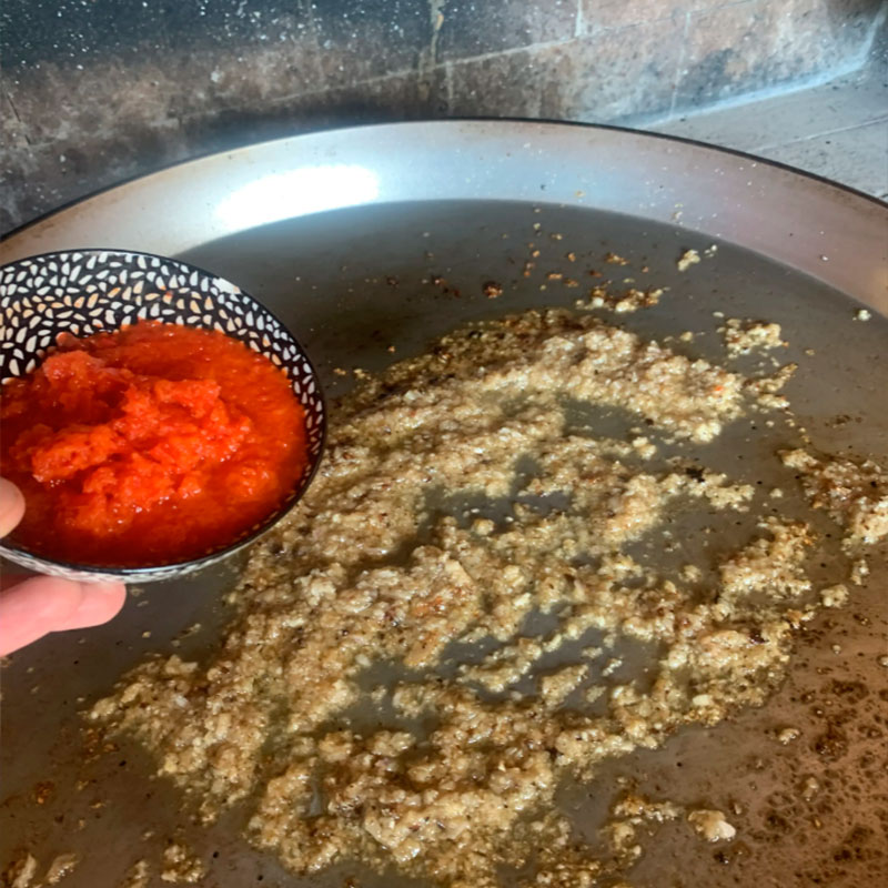 5.- Ajoutez le paprika écrasé