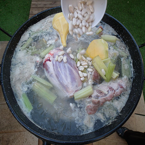 2.- Faire cuire les légumes et ajouter le safran