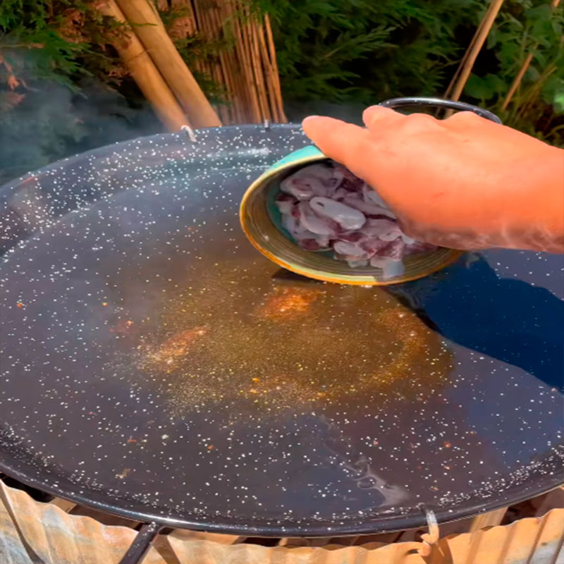 3.- Faire sauter les petits calmars