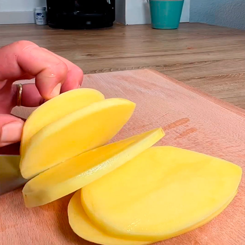 1.- Couper et faire frire les pommes de terre