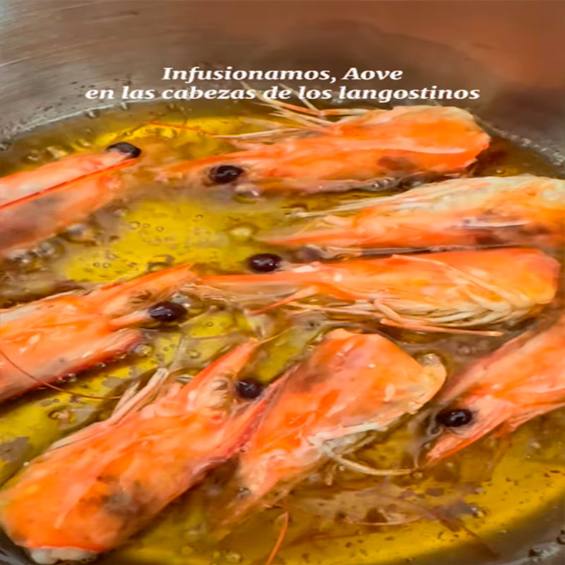 4.- Infuser le vinaigre dans les têtes des langoustines