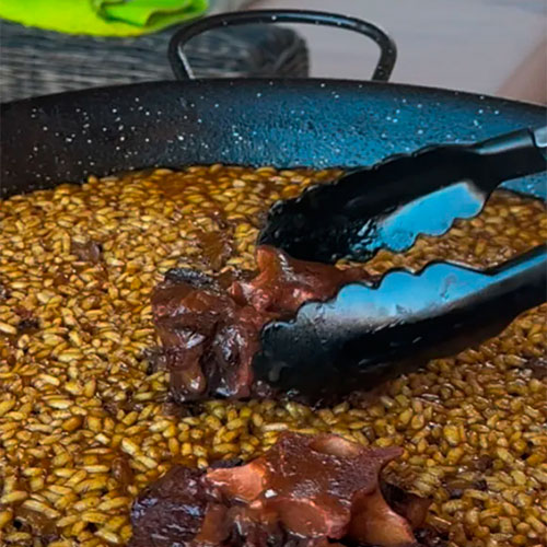 Riz à croûte fine avec queue de bœuf mijotée