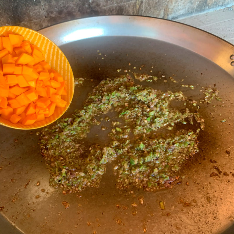 5.- Nous pochons la citrouille