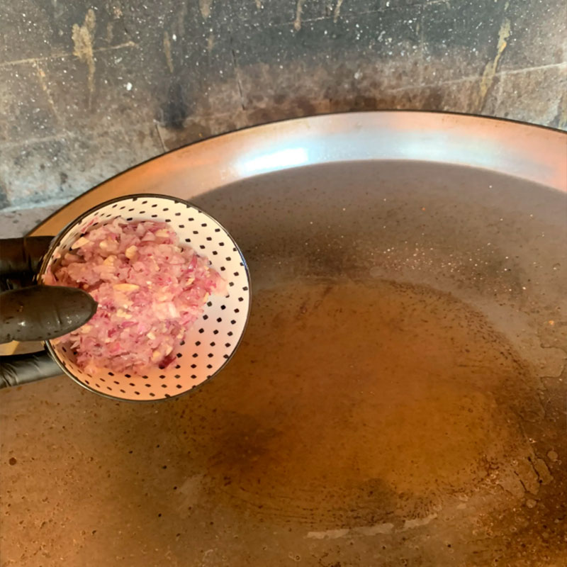 3.- Faire revenir l'oignon