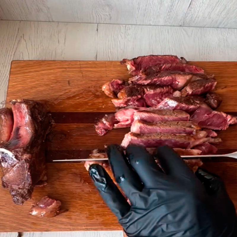 2.- Couper le steak