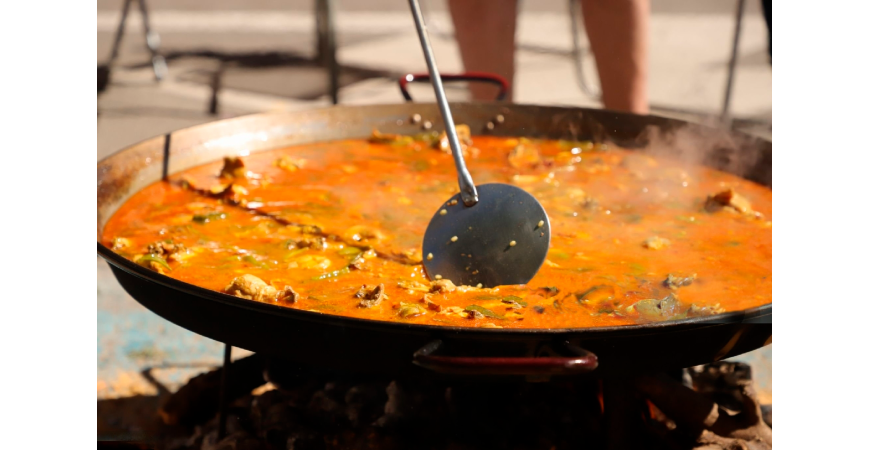 Comment l’altitude et le climat affectent-ils la cuisson de la paella ?