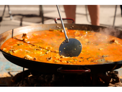 Comment l’altitude et le climat affectent-ils la cuisson de la paella ?