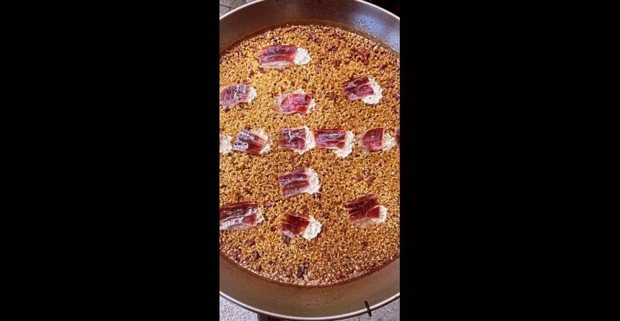 Recette de @fanaticook : Riz sec avec mousse d'œuf au plat et épaule ibérique nourrie aux glands