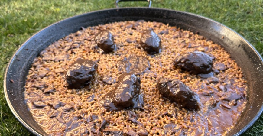 Recette de @cherenayuso : riz aux joues de porc et niscalos (joues et niscalos)