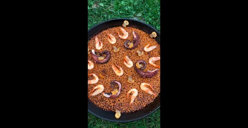 Recette de @cherenayuso : Paella au poulpe, aux crevettes et aux torreznos (lardons)