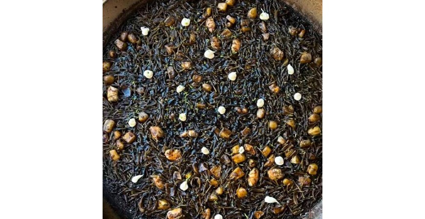 Recette de @fanaticook : Fideuá de calamars noirs à l'aïoli et aux agrumes