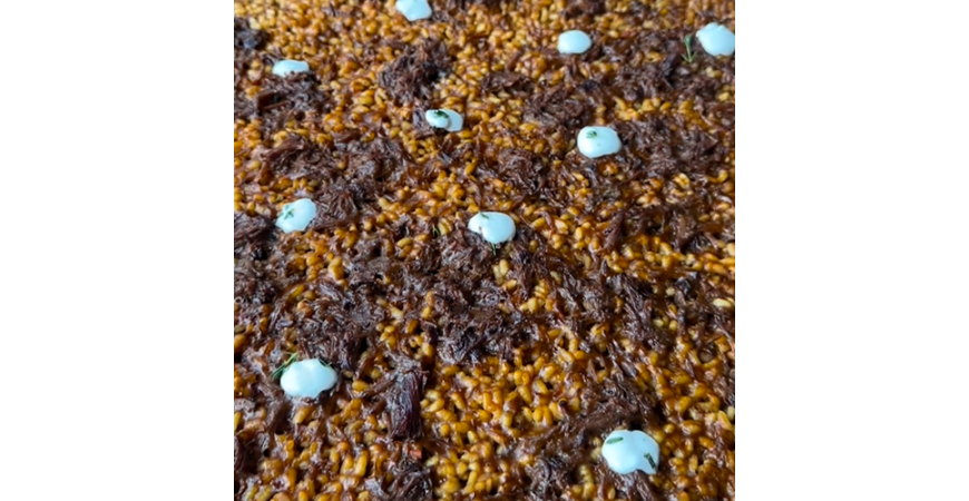 Recette de @fanaticook : Riz à croûte fine avec joues de porc ibérique et crème de fromage affiné