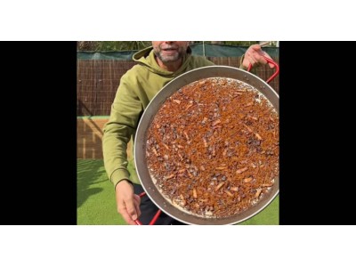 Recette de comeydisfruta : Fideuà de secreto (porc ibérique), torrezno et ail frais