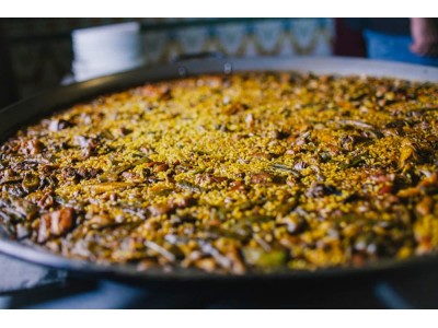 Diferencia entre paella y arroz alicantino: qué cambia realmente