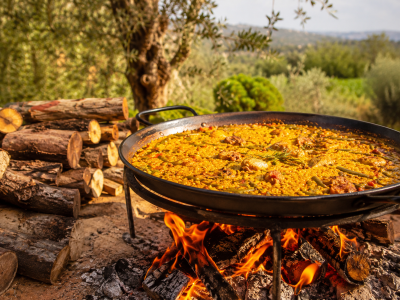 Comment faire une paella au feu de bois