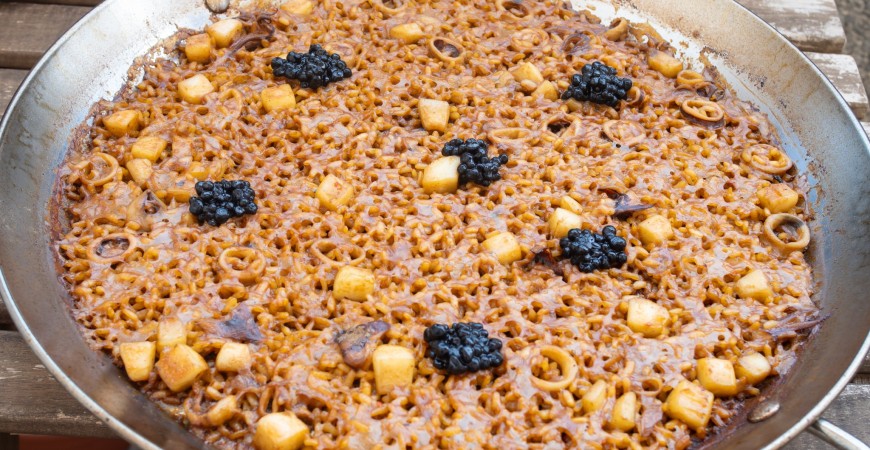 Recette de @elchefkent: riz de calamars et seiches au faux caviar