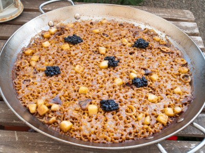 Recette de @elchefkent: riz de calamars et seiches au faux caviar